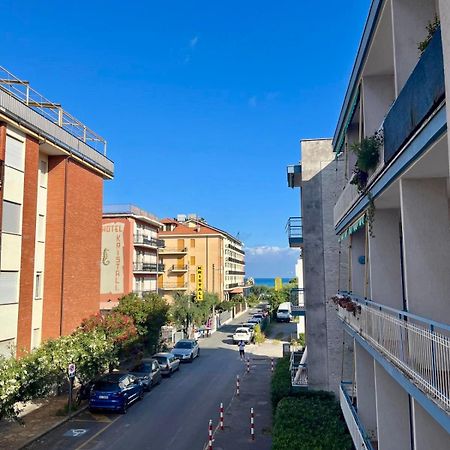 Appartamento A 100 Mt Dalla Spiaggia Diano Marina Exterior foto